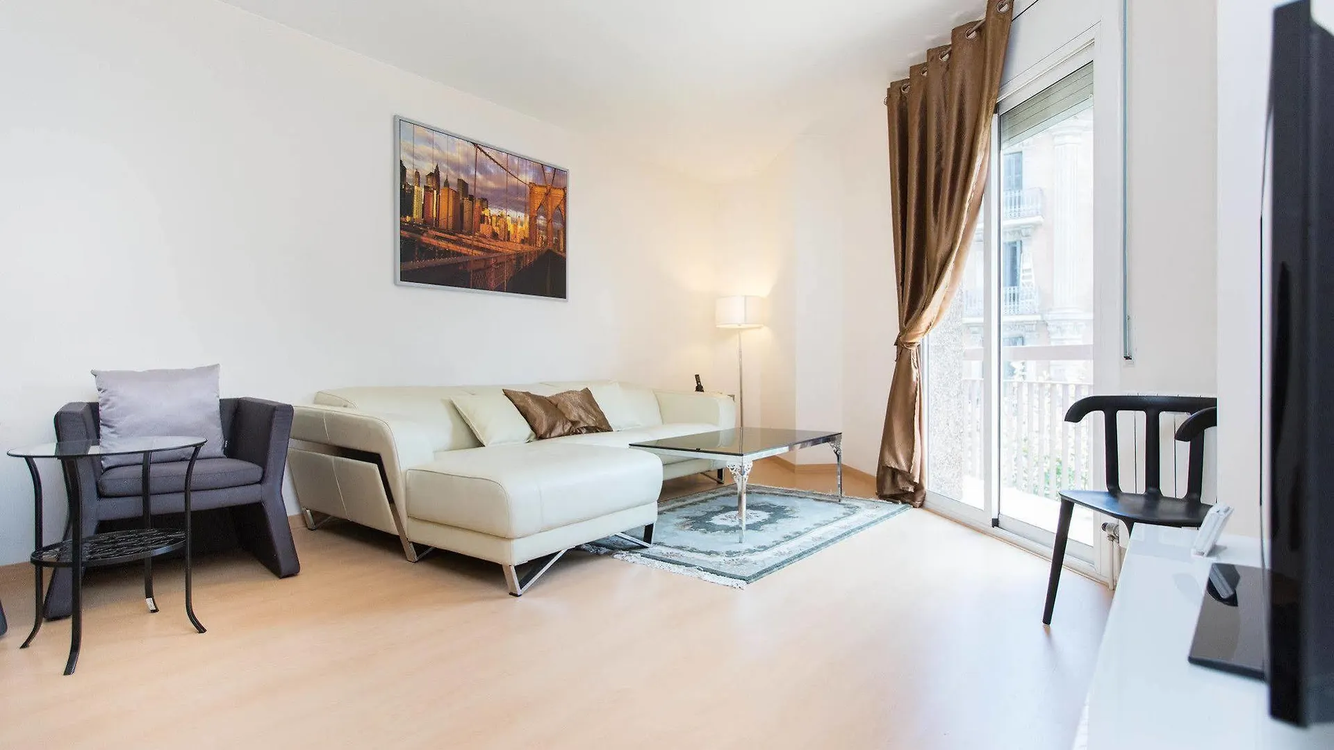 הקונטקטים של Stay Barcelona Apartments Central